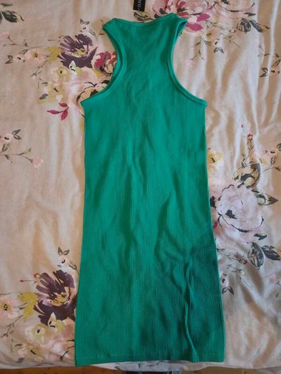 green dress
