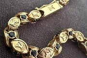 Gold chain LV