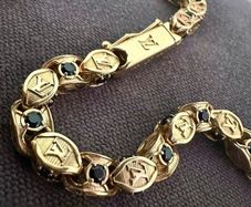 Gold chain LV