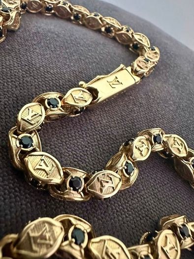Gold chain LV