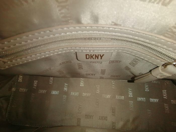 DKNY White and gold shoulder bag new