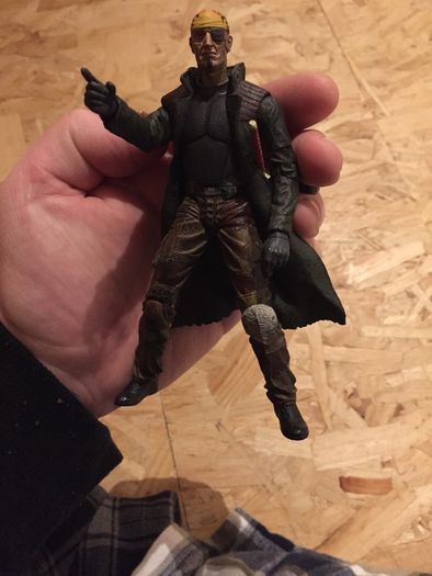 Detailed action figure : man with two swords