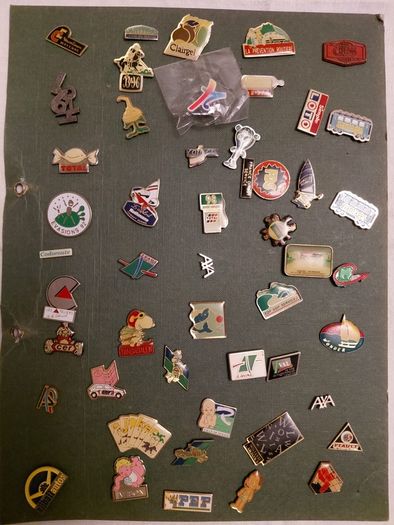 collection of over 100 Vintage Badges pin back from Volvic..Hollywood chewing gum..Fujicolor etc.