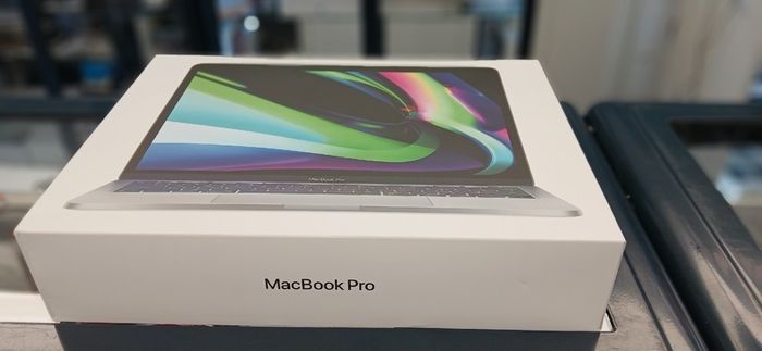 Apple Macbook Pro 2022 M2 | 13.3" | Touch Bar M2 8-core Cpu | 10-core Gpu | 8 Gb | 256 Gb Ssd | Space Gray |  Maximum Capacity : 91%