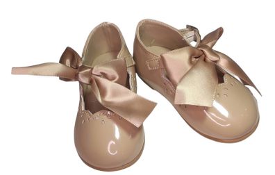 Girls shoes