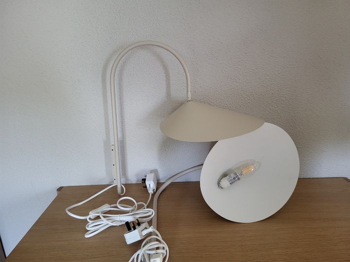 Ferm Living Arum swivel wall lamp - cashmere