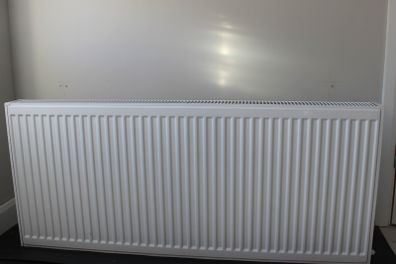 Radiator Large / Long - Double Panel / Double Convector 81 cm (H) x 140 cm (L) - LIKE NEW