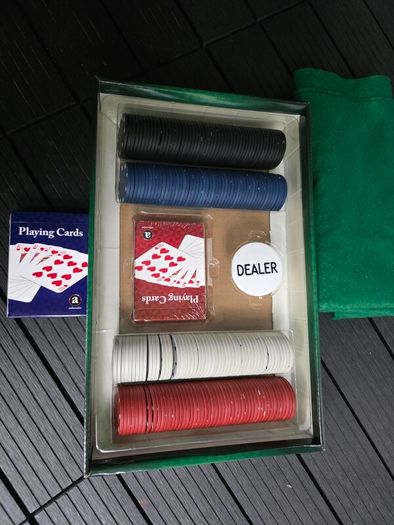 Texas Hold em Poker Set  200 Chips