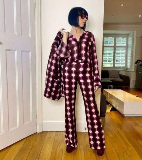 Amazing Zara Insta Famous Bloggers Limited Edition Pink Geo Print 3 Piece Suit, Blazer XL, Blouse XXL and Flare Trousers XL New with Tags