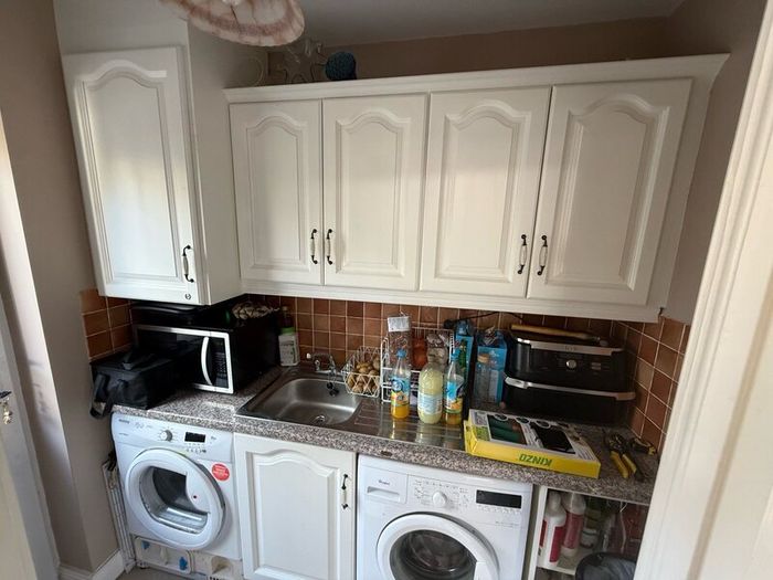 Solid Oak Kitchen with Granite and appliances