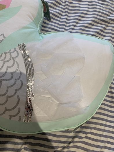 Decorative swan pillow