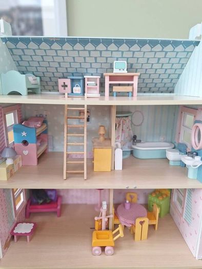 Le Toy Van Mayberry Manor Dolls House