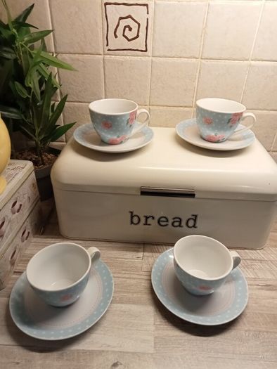 Cups and saucers