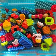 Battat Bristle Building Blocks in Deluxe Builder Case