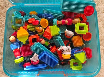 Battat Bristle Building Blocks in Deluxe Builder Case