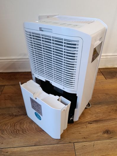 JHS 20L Dehumidifier - With Digital Display - Excellent Condition