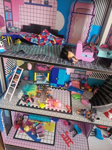 Lol  dollhouse, glamour van and accessories