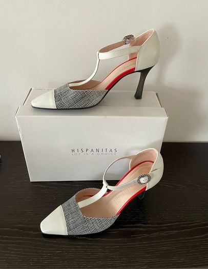 Hispanitas heels and handbag