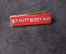 Manchester United - Sir Matt Busby Way , Lapel Pin Badge , ( Damaged )