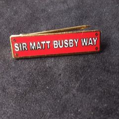 Manchester United - Sir Matt Busby Way , Lapel Pin Badge , ( Damaged )