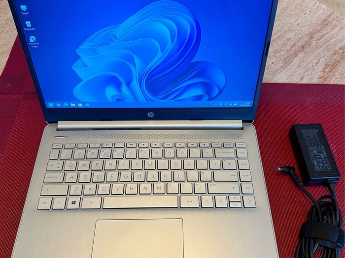 Hp Laptop 14sfq0009na - Athlon Gold - 8gb Ram - 128gb Ssd - Windows 11