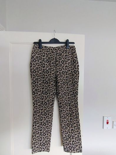 Leopard print cropped trousers