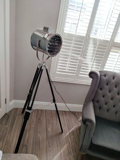 tripod lamp