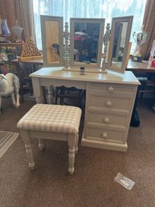 Vanity Unit and stool - high quality piece
