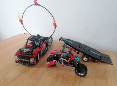 LEGO 42106 Stunt Show Truck & Bike