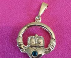 Gold tone claddagh charms