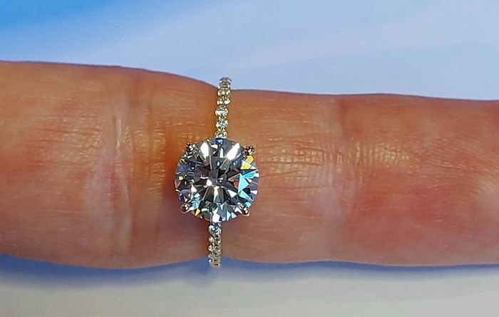18ct lady's engagement ring