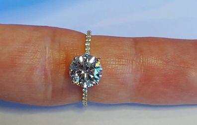 18ct lady's engagement ring