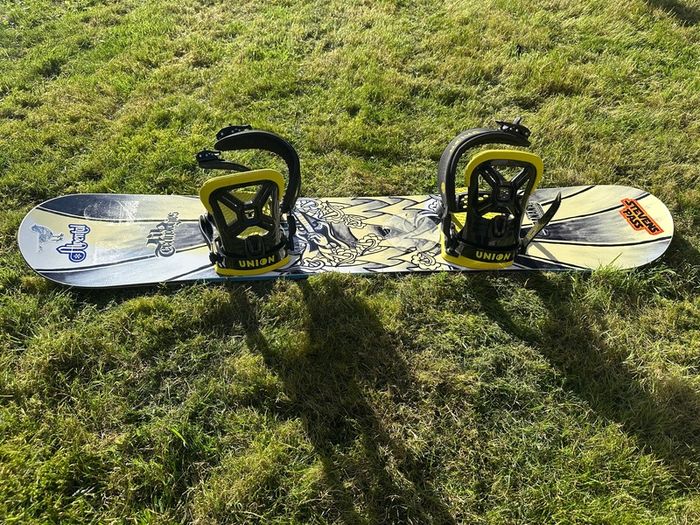 Junior Snowboard with Bindings and Travel Bag