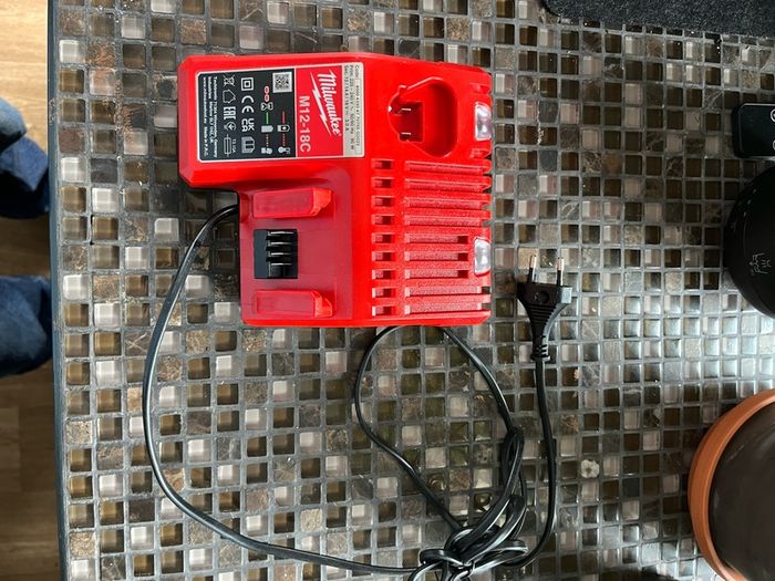 Milwaukee M18-12C charger