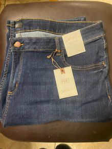 2 Pairs New Ladies Stretch Denim Shorts Size 22