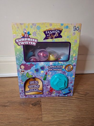Surprise Twist Gift Machine