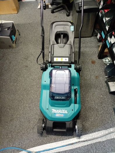 makita lawnmowery