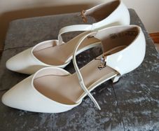 Women's patent leather shoes, size 5,5-6