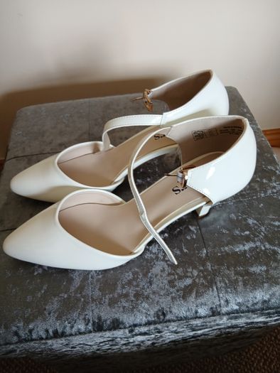 Women's patent leather shoes, size 5,5-6