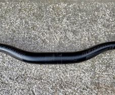 RENTHAL stealth 35mm diameter , 780mm wide aluminium riser bar , M195