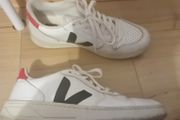 ladies runners size 5 Veja