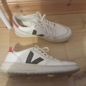 ladies runners size 5 Veja