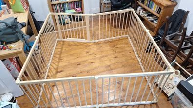 Large wooden foldable baby/toddler playpen with safety gate