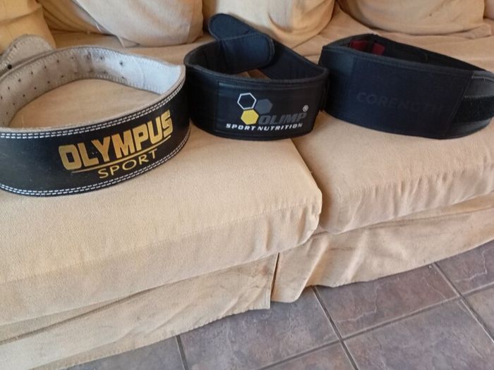 weightlifting belts X 3 and 2x lifting strap sets