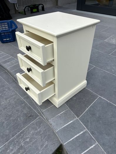 Bedside lockers