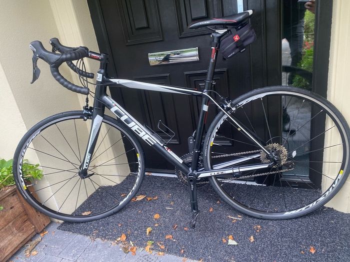 Like new Cube peloton SL 53cm shimano 105 mavic aksium wheels 700x25c wheels 2x11=22 speed comes with back bag holder bottle