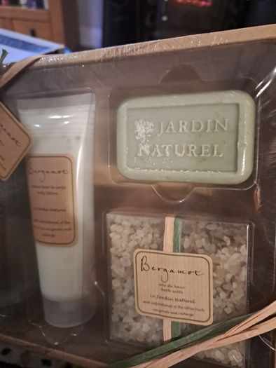 Le Jardin Naturel Bergamot Bath Body Gift Set