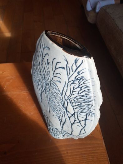 Pottery vase.