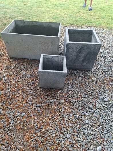 Set of grey pots / front door / patio