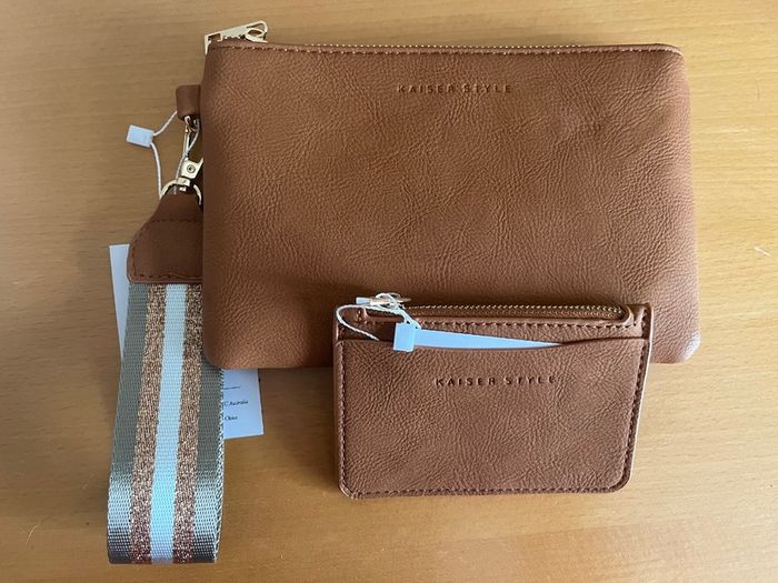 BNWT KAISER STYLE ladies tan purse & card holder